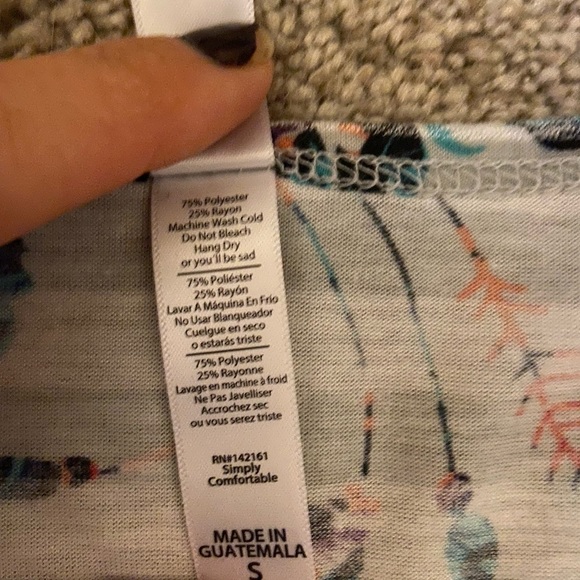 Lularoe Small Classic Tee - Picture 4 of 4